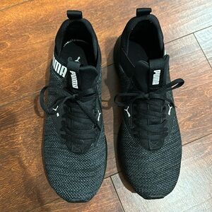 Men’s Puma Sneakers.